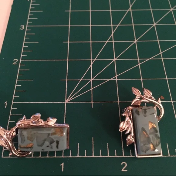 Vintage Coro Confetti Turquoise Lucite Clip On Earrings Gold Flakes Silver Tone - Picture 7 of 8